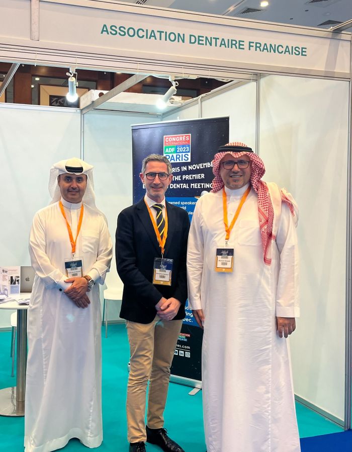 Doniphan Hammer, Secrétaire général de l'ADF, en compagnie des organisateurs de l'AEEDC Dubaï, le Congrès dentaire international des Emirats arabes unis
